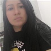 Profesora imparte cursos para la educación básica primaria